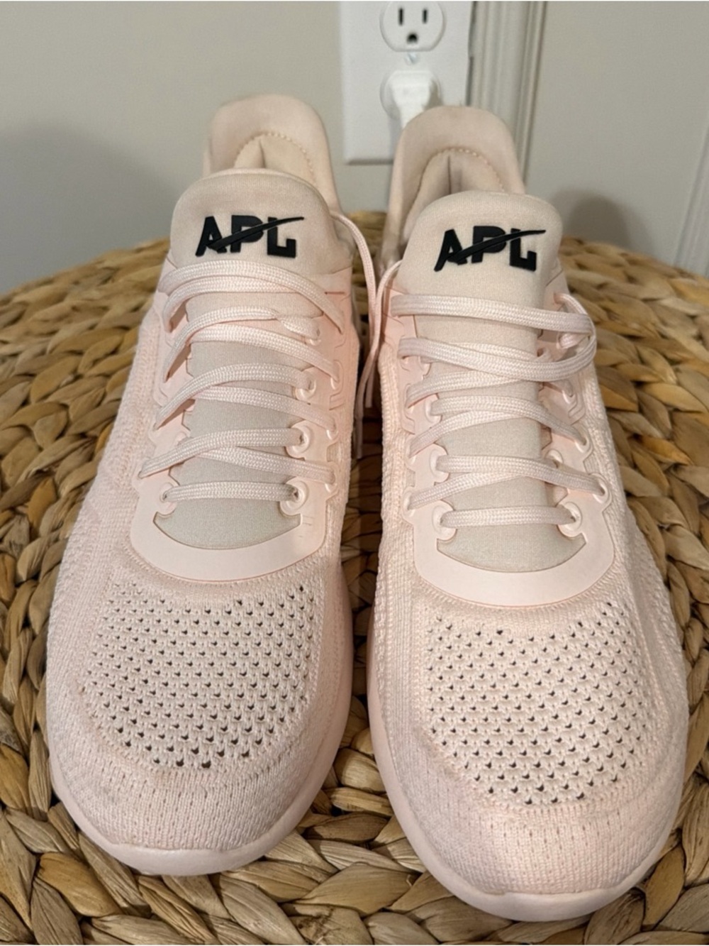 APL Women’s Shoes Techloom Tracer Size 10 Pink